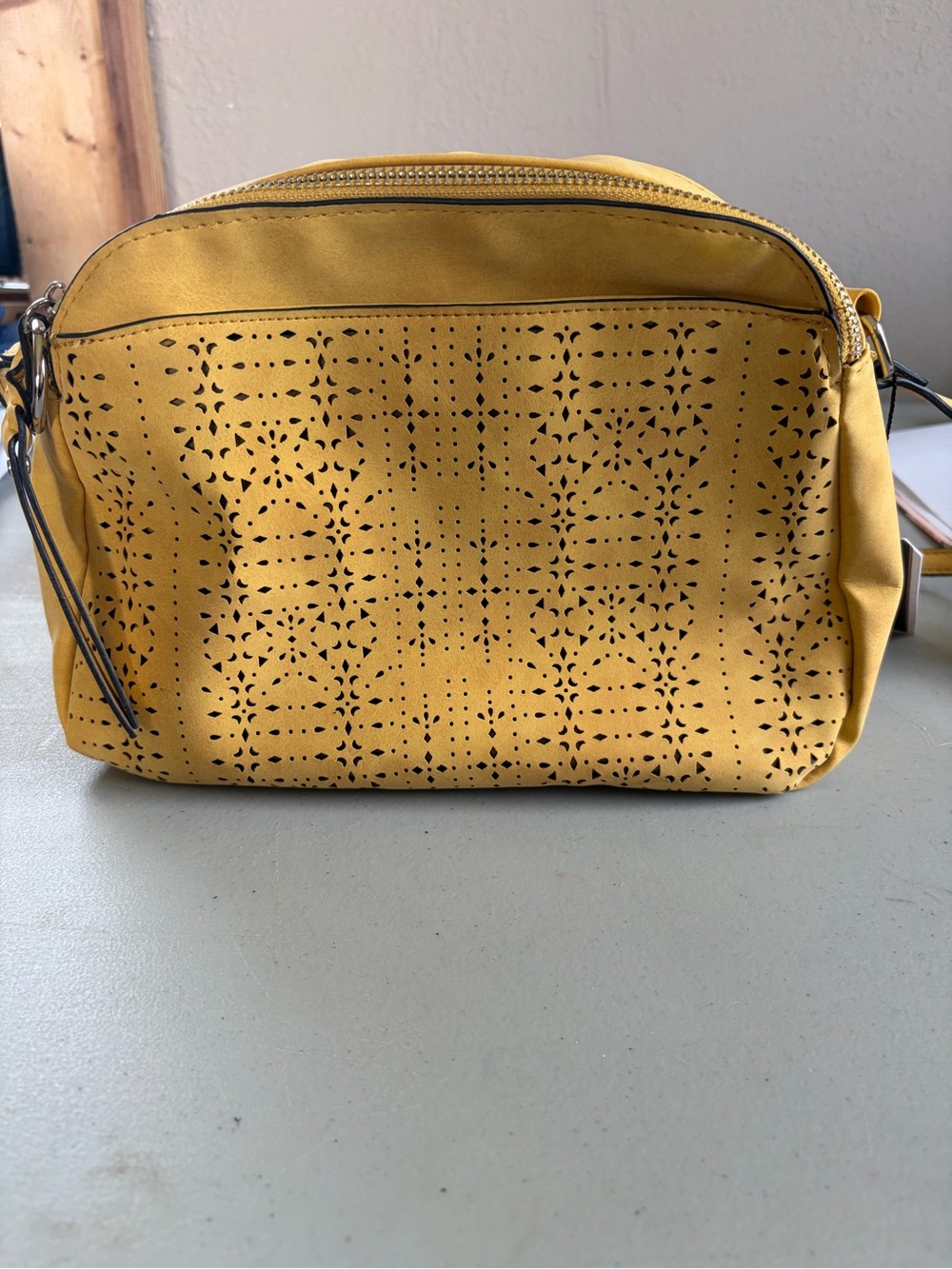 NWT VR NYC Mosaic Design Laser Cut Double Zip Crossbody Bag Honey Mustard Yellow